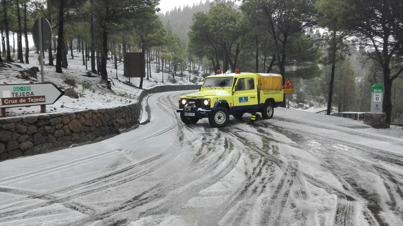 Carretera cerrada en Gran Canaria por la nieve