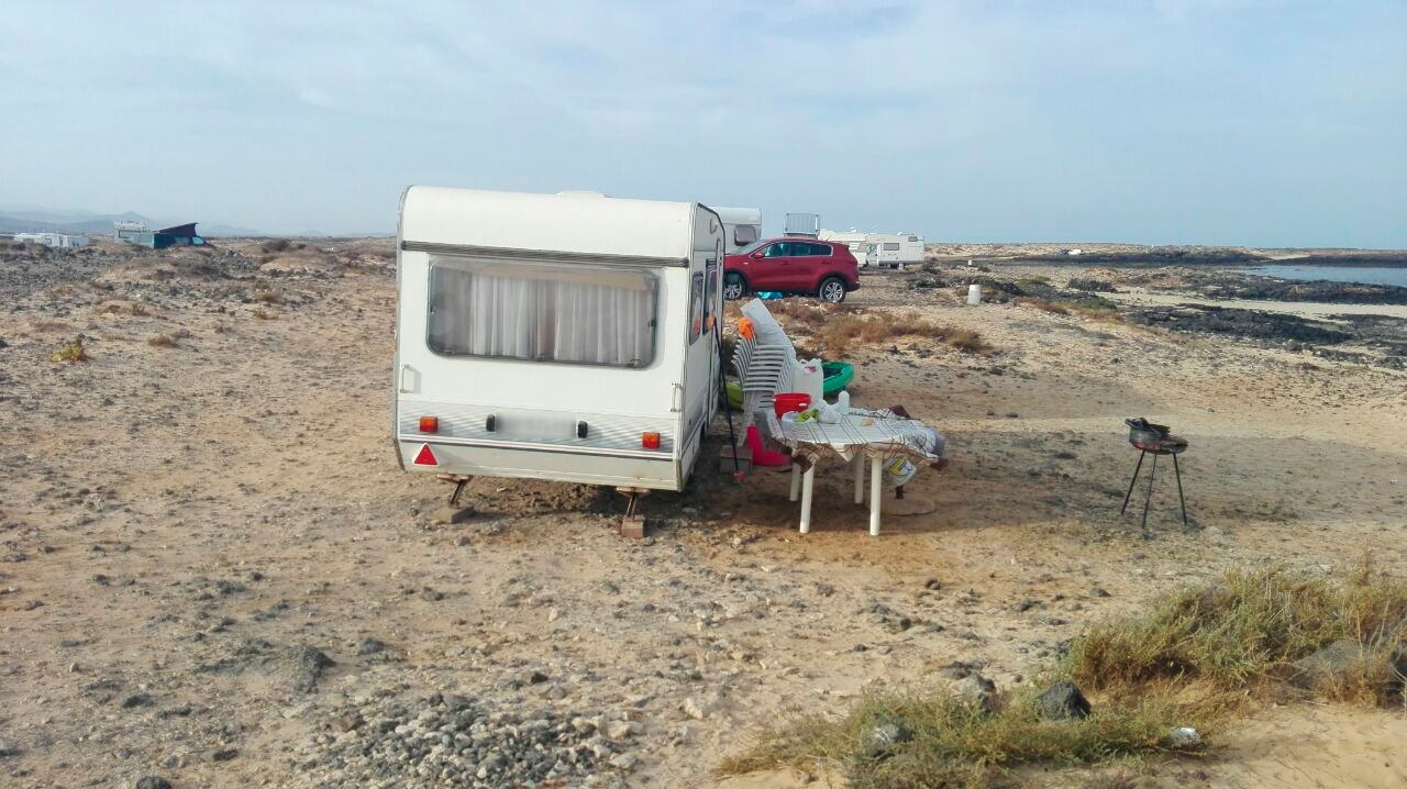 Caravana en una playa de Fuerteventura