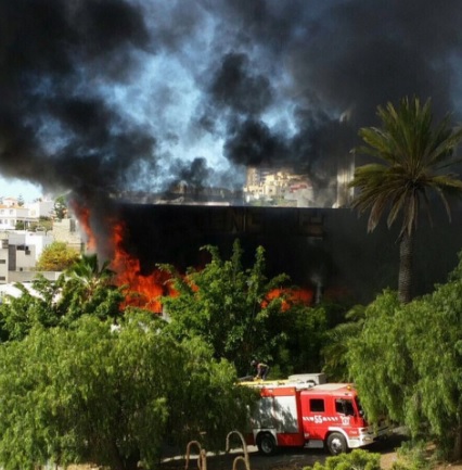 Fuego en la antigua Facultad de Bellas Artes de la ULL