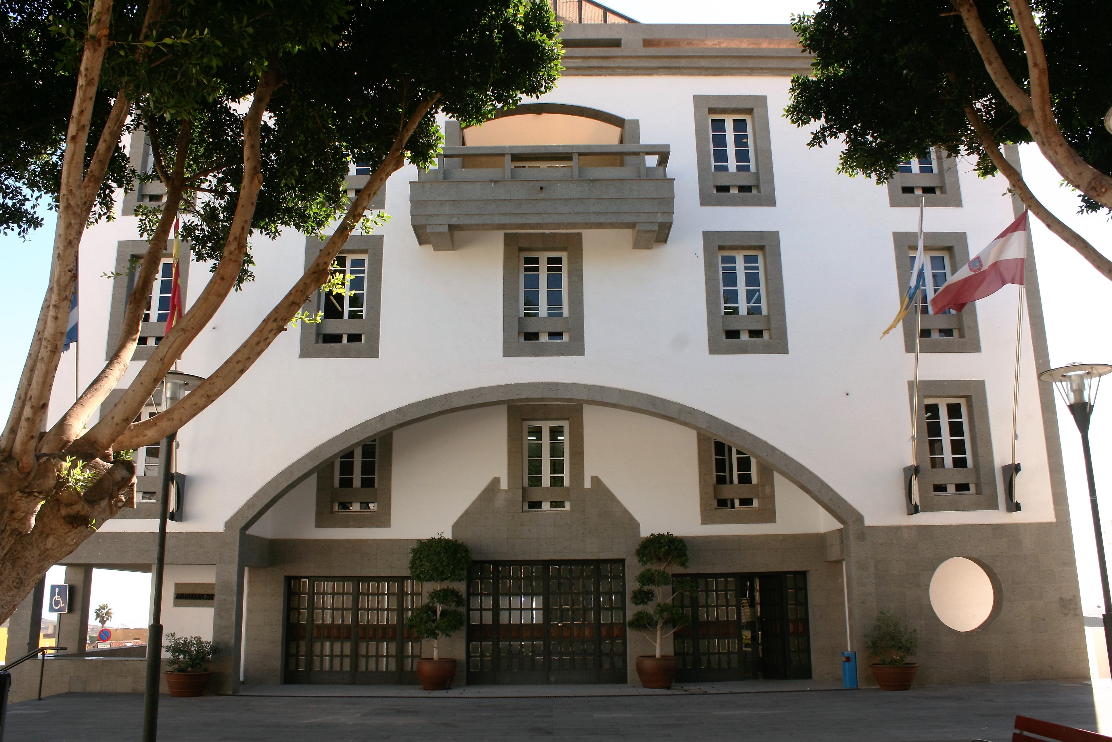 Fachada del edificio del Ayuntamiento de Granadilla de Abona