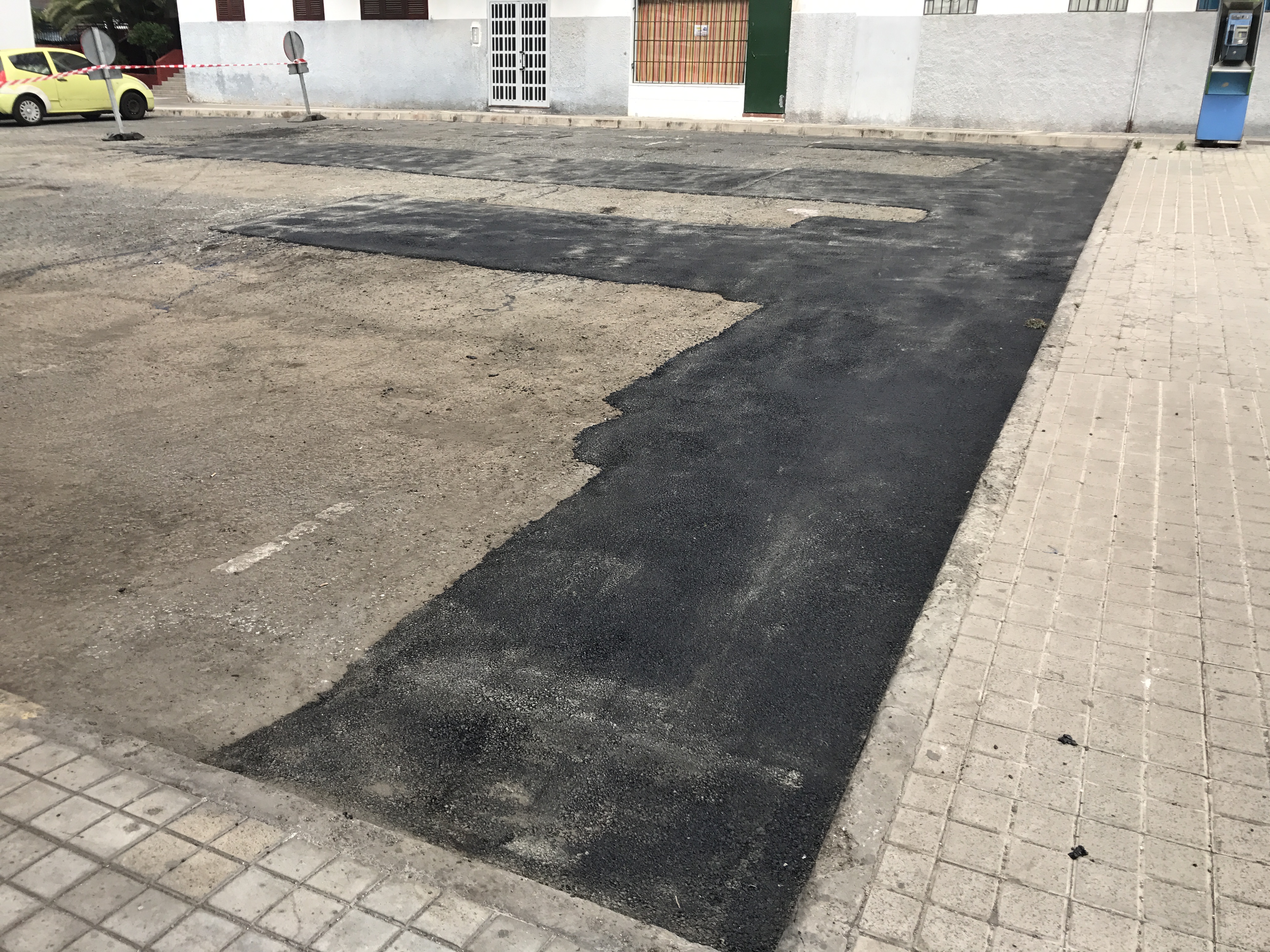 Parcheo de asfaltado en el barrio de Las Torres  en Las Palmas de Gran Canaria