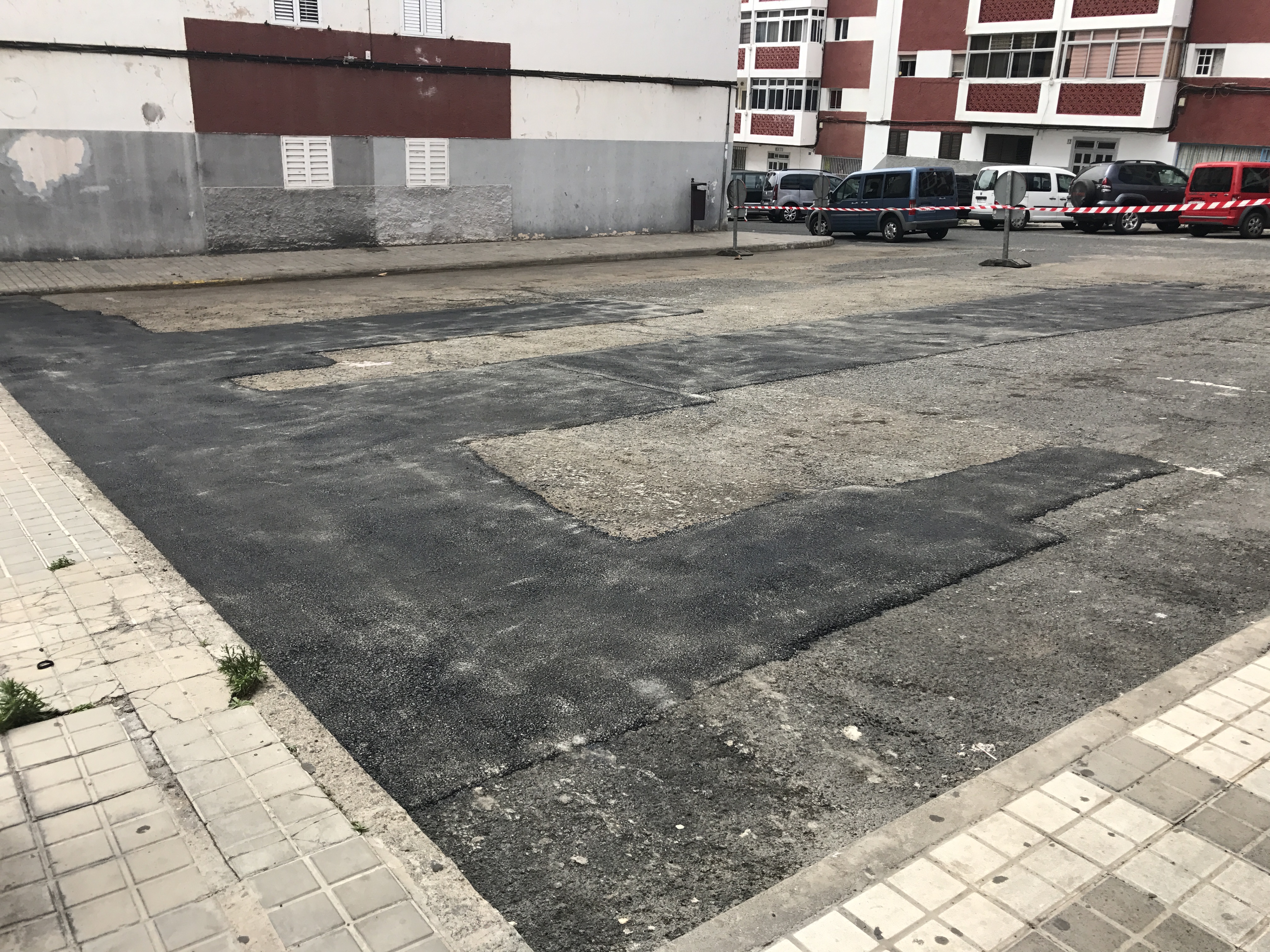 Parcheo de asfaltado en el barrio de Las Torres  en Las Palmas de Gran Canaria