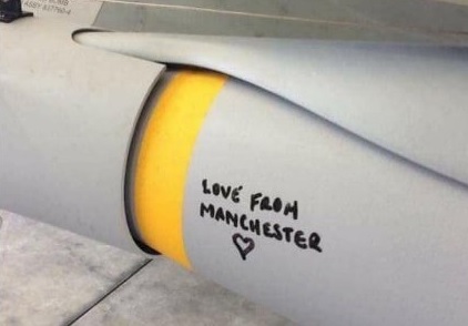 Mensaje que dejó un piloto británico en una bomba para el EI