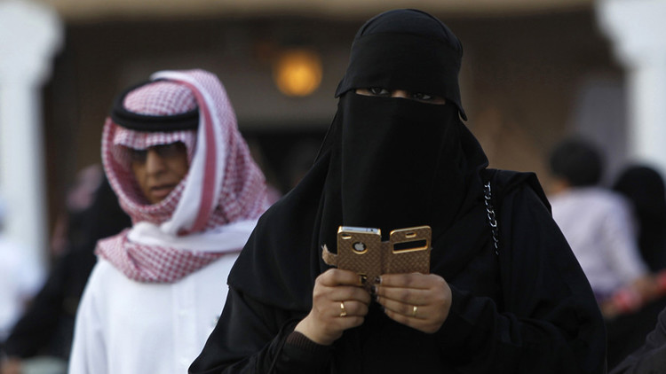Una mujer con un burka
