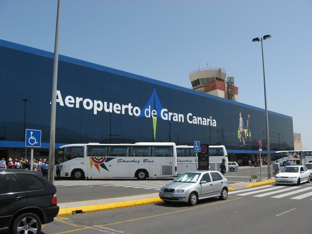 Fachada del aeropuerto de Gran Canaria