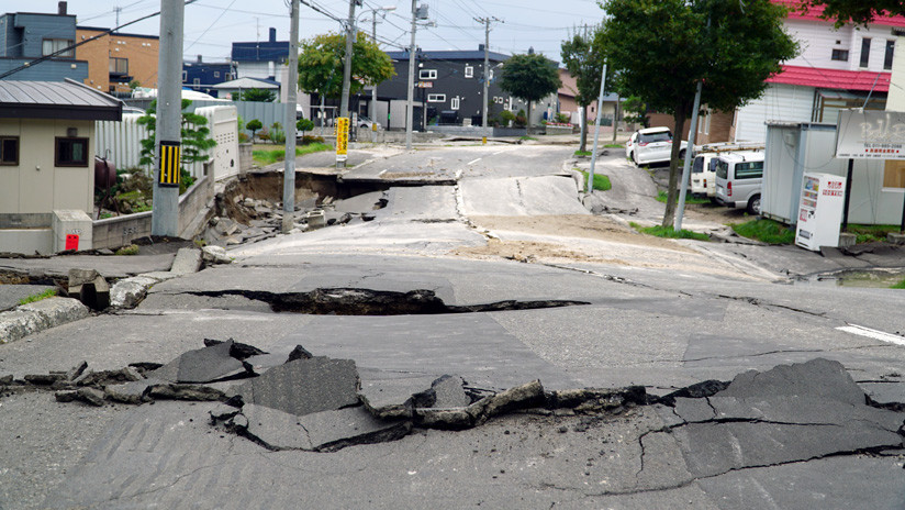 efectos de un terremoto en una calle