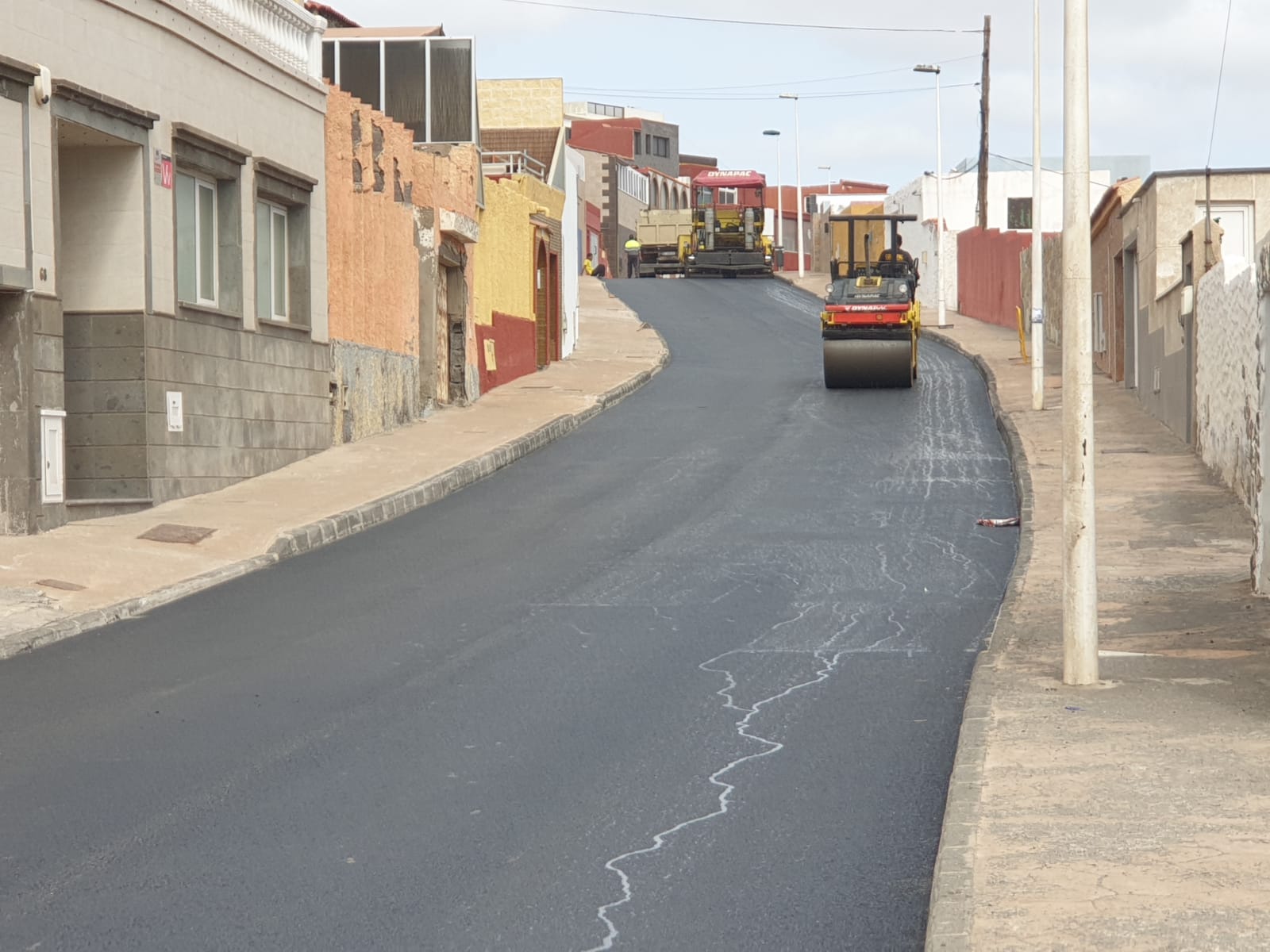 Trabajos de asfaltado en Playa del Hombre, Telde. Gran Canaria