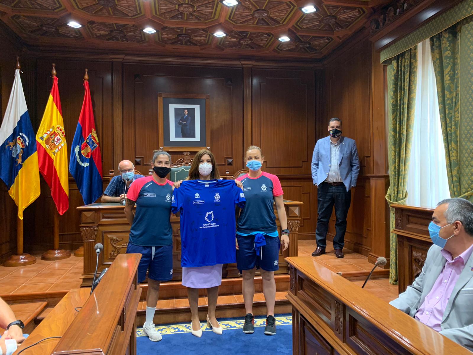 RECIBIMIENTO OFICIAL A LAS JUGADORAS DEL PRECONTE TELDE