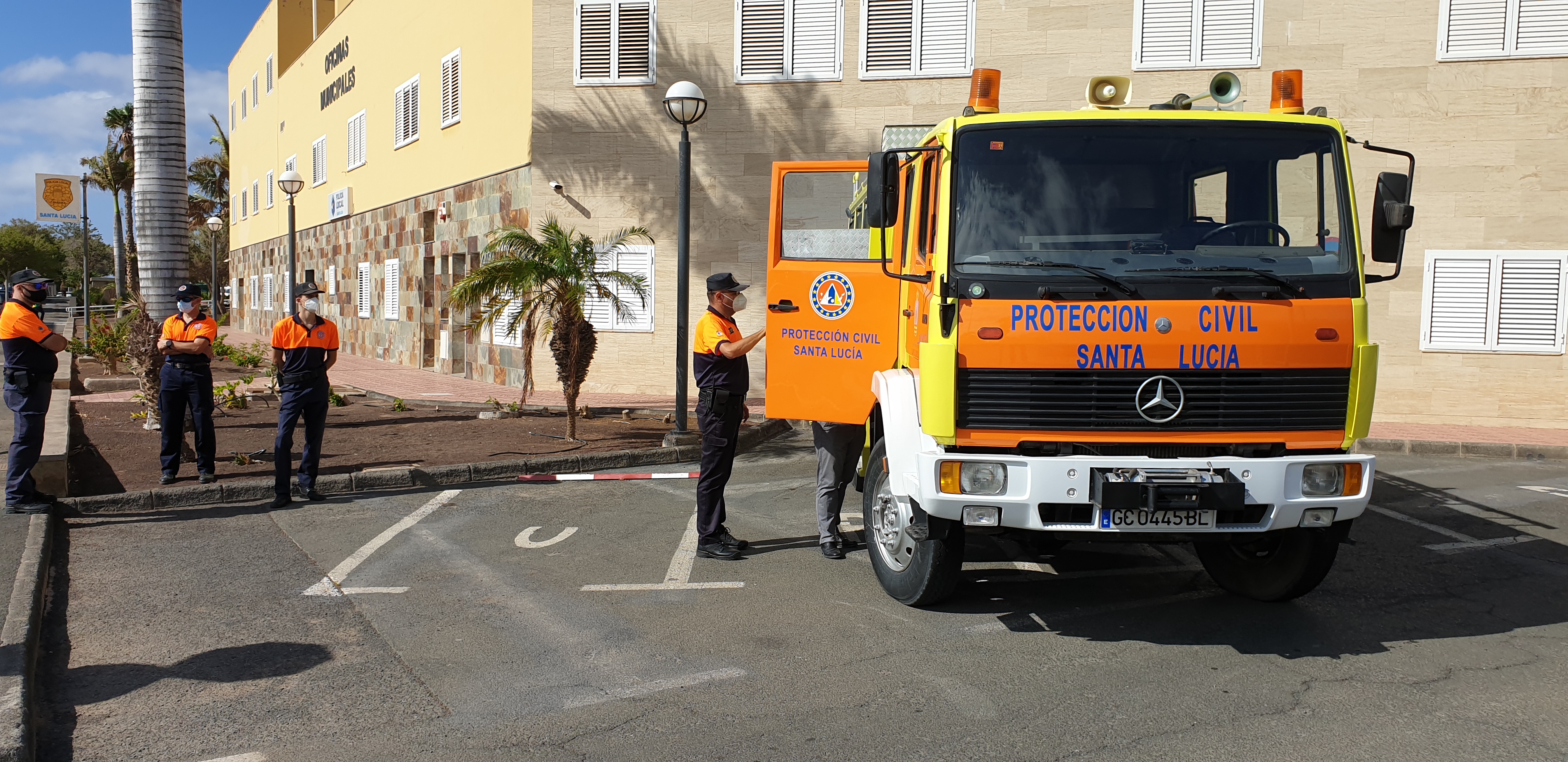 El Cabildo de Gran Canaria cede al Ayuntamiento de Santa Lucía un camión de extinción de incendios 