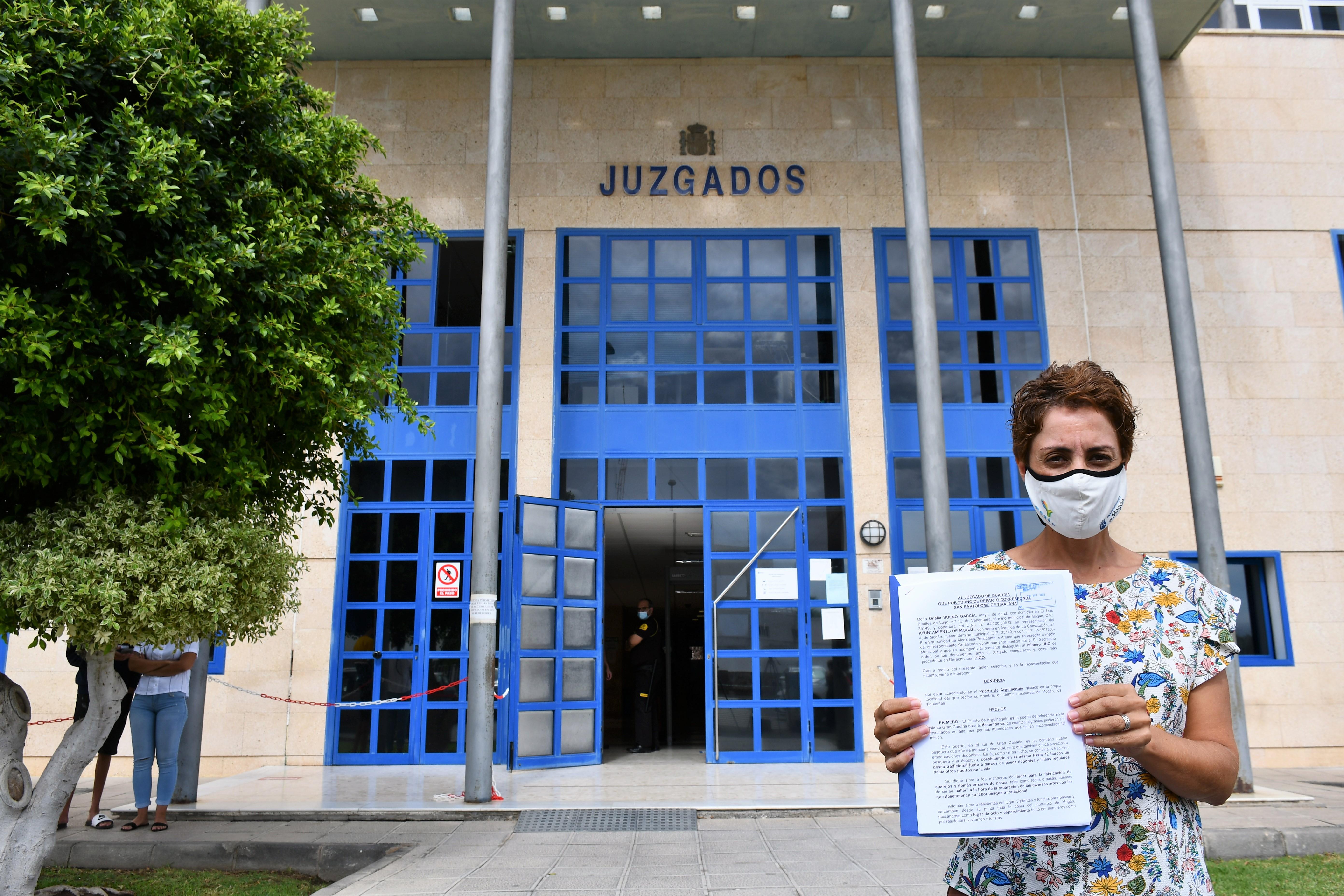Onelia Bueno interpone denuncia por las condiciones de los migrantes del muelle de Arguineguín