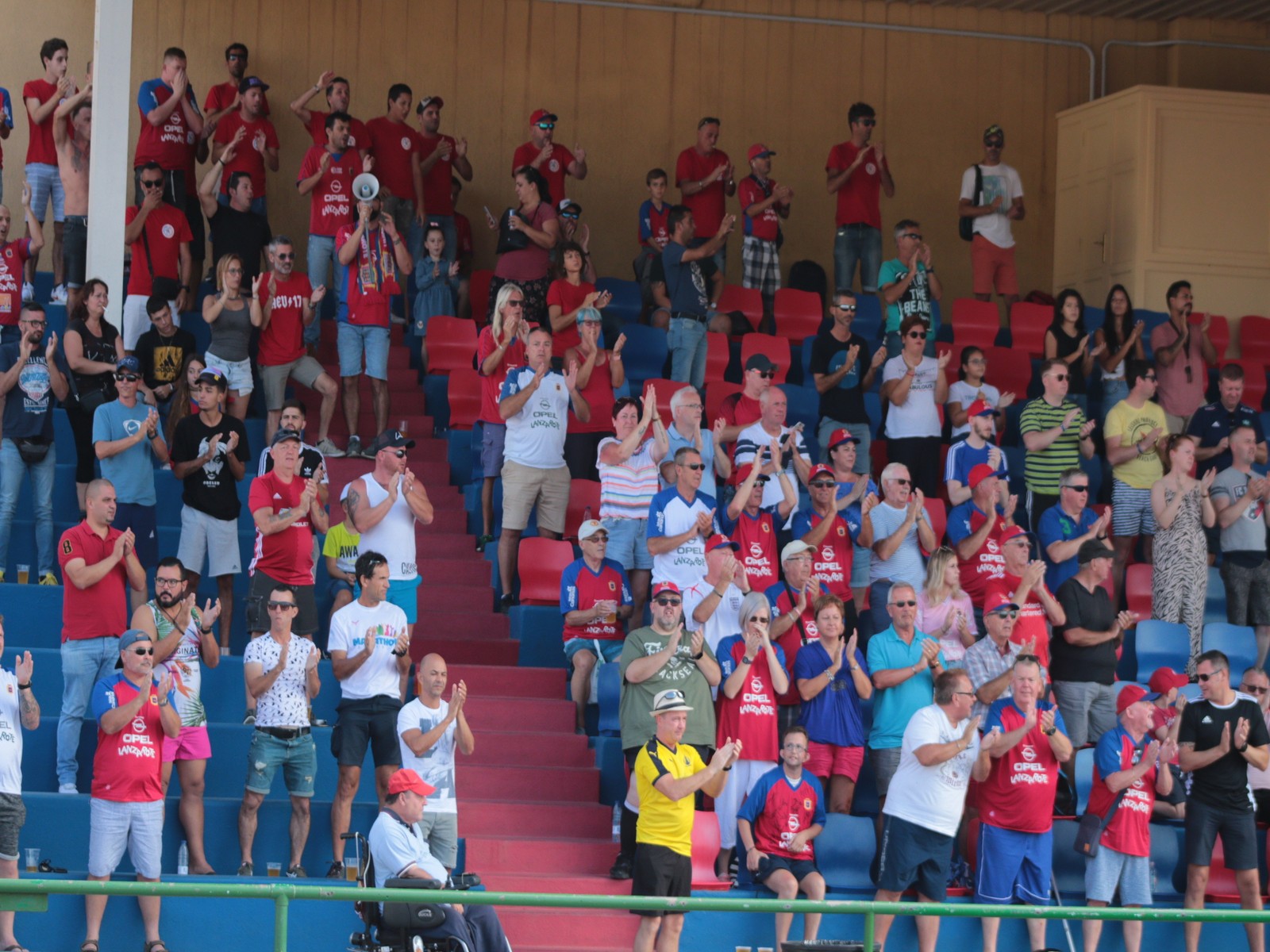 Público en la Ciudad Deportiva Lanzarote