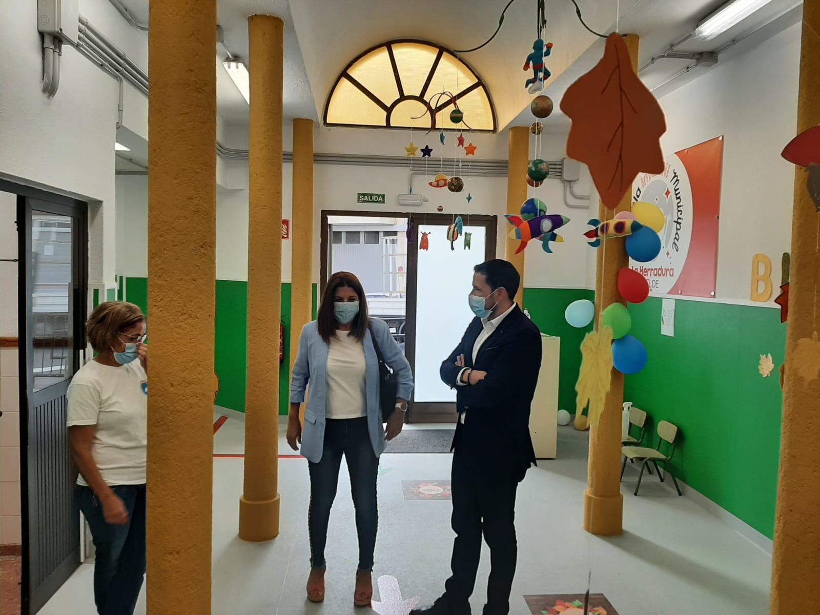 Héctor Suárez y Carmen Hernández, visitan la Escuela Infantil de La Herradura, Telde. Gran Canaria