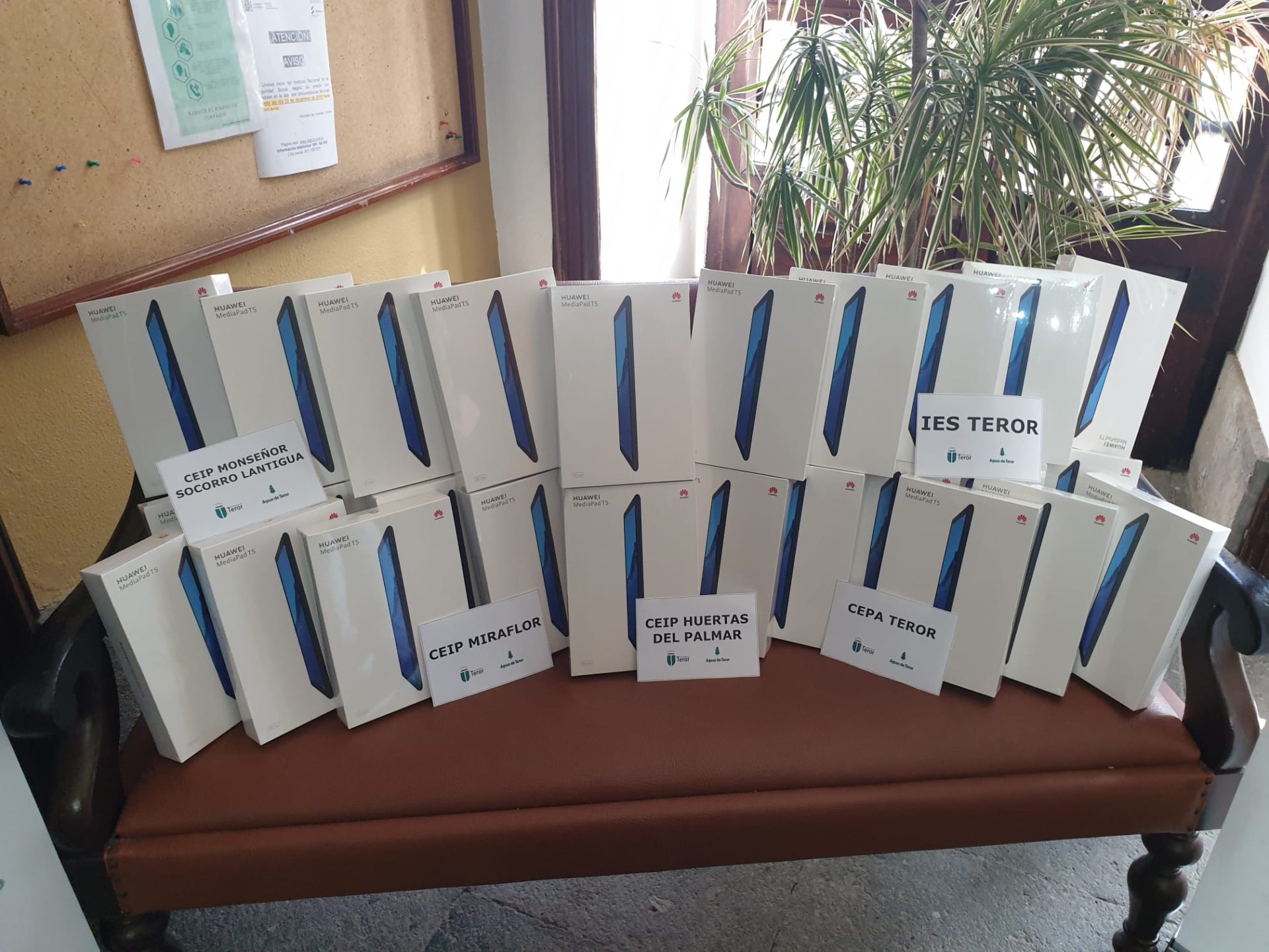 Aguas de Teror EDUCA entrega tablets a los centros educativos del municipio