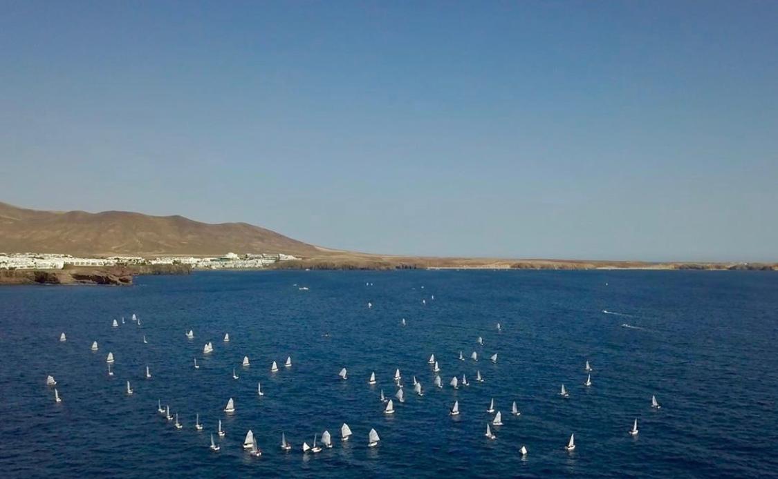 Playa Blanca reanuda la competición oficial de vela clase Optimist de Canarias