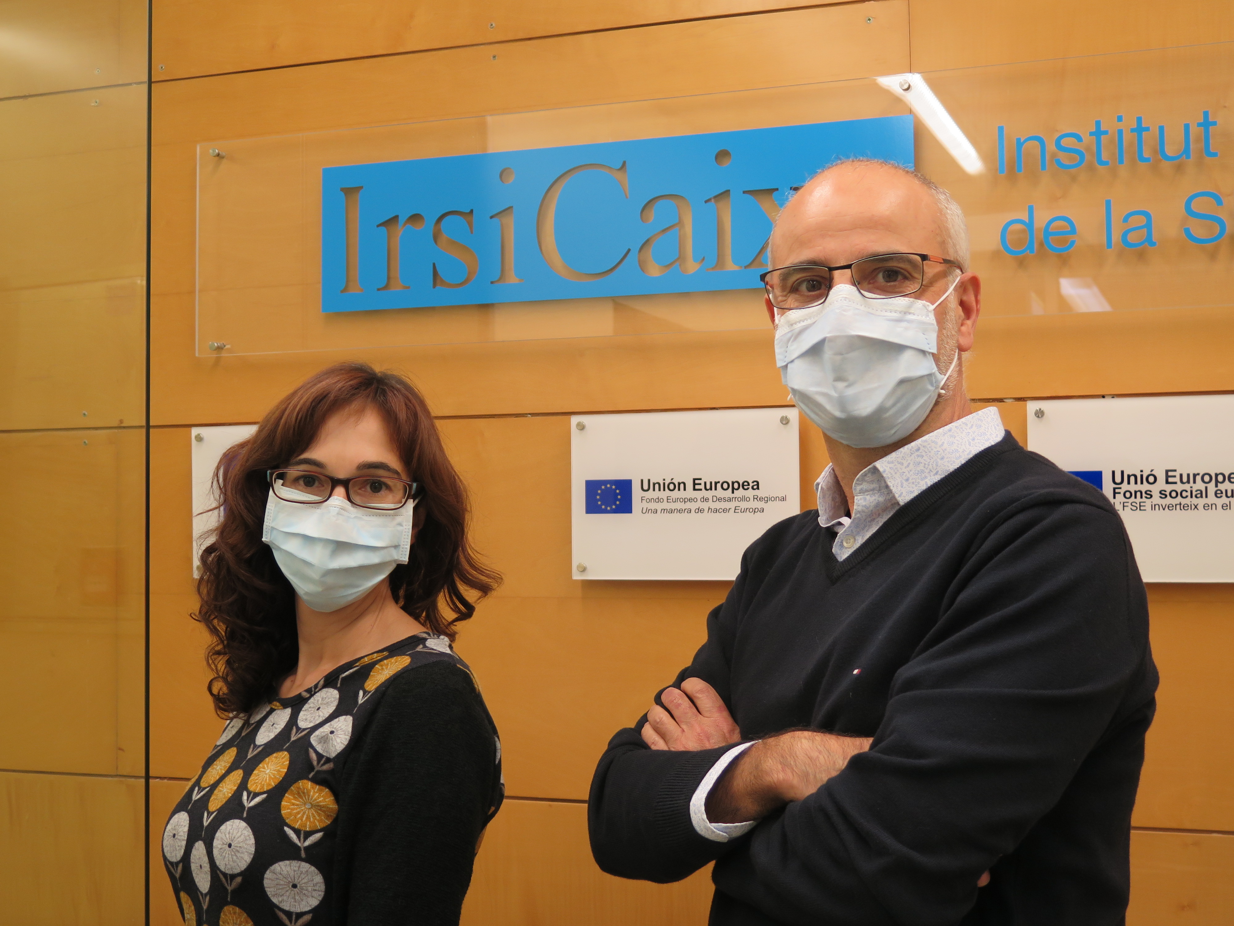 Dra. Mari Carmen Puertas Castro y Dr. Javier Martínez-Picado, investigadores ICREA en IrsiCaixa, responsables del estudio SARS-CoV-2 en organoides diseñados en el laboratorio