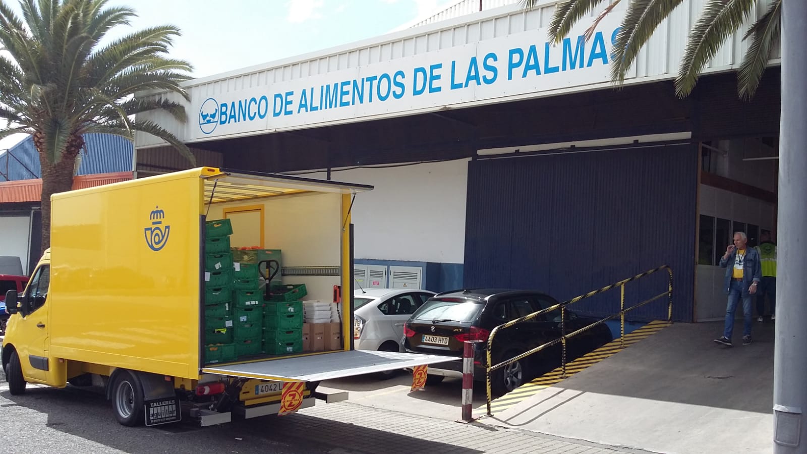 Entrega de comida de Correos al Banco de Alimentos de Las Palmas / CanariasNoticias.es