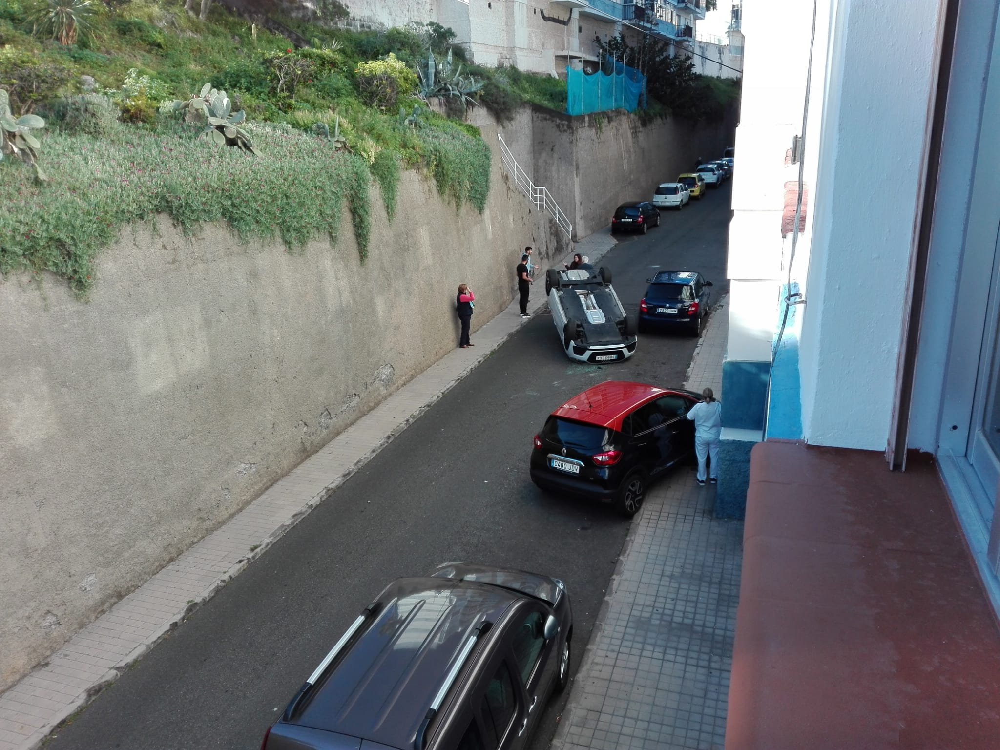 Ambiente rival recuperación Un vehículo vuelca en el Batán, en Las Palmas (FOTOS) | Canarias Noticias