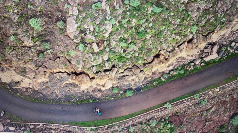 Grieta en el talud de acceso a Enchereda en La Gomera / CanariasNoticias.es