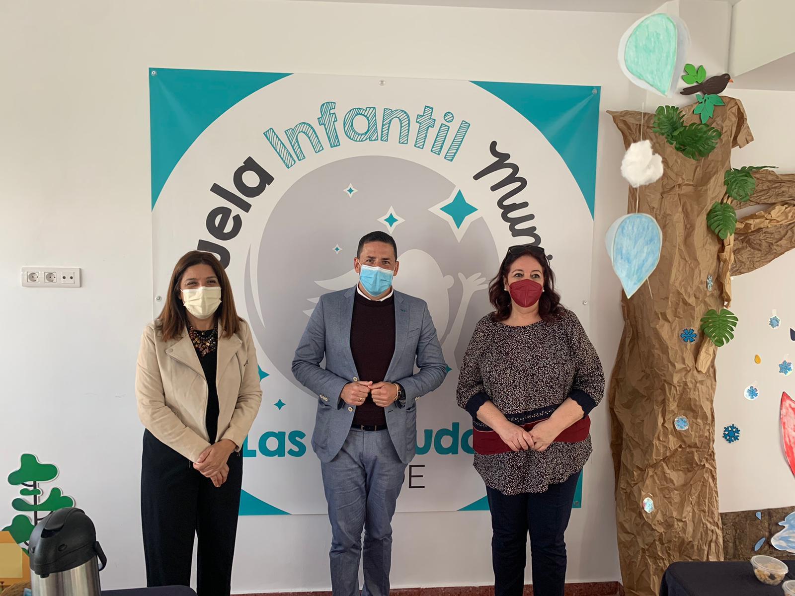 Héctor Suárez, Carmen Hernández y Manuela de Armas visitan a las escuelas infantiles municipales de Telde / CanariasNoticias.es