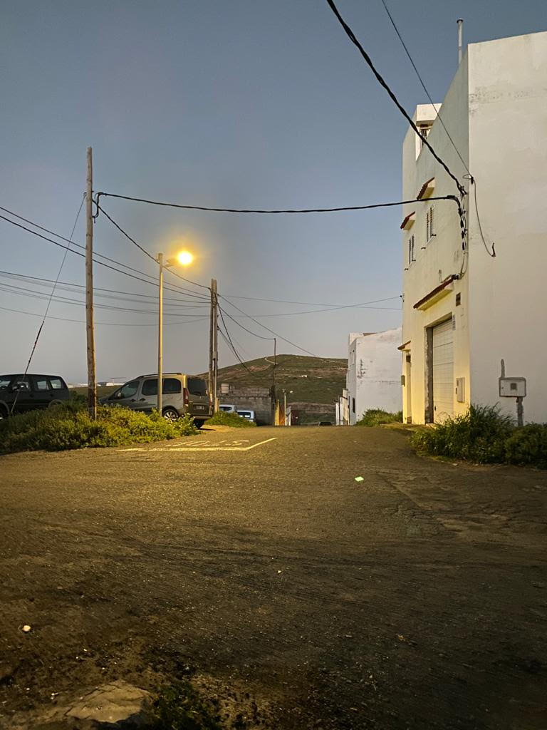 El Ayuntamiento de Arucas coloca nueva luminaria fotovoltaica en cuatro barrios del municipio/ canariasnoticias