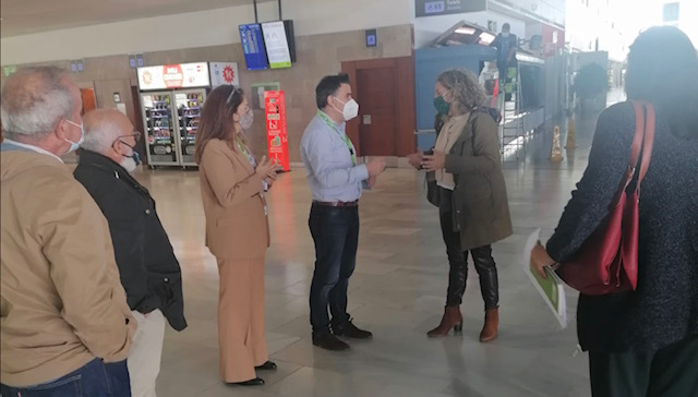 La Consejera, Marlene Figueroa, y el Director del Aeropuerto de Fuerteventura, Antonio García Aparicio/ canariasnoticias