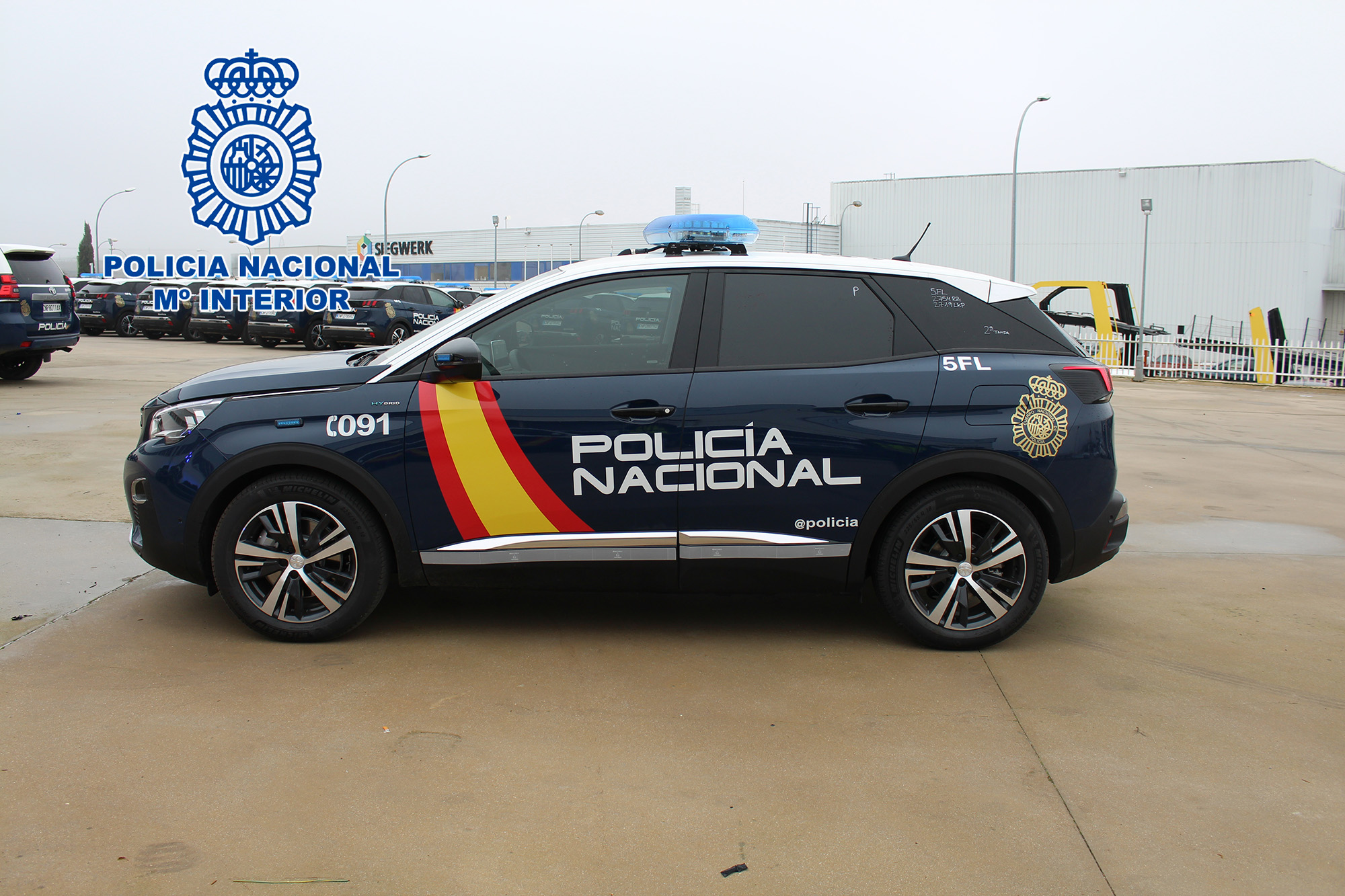 Nuevos vehículos híbridos enchufables de la Policía Nacional / CanariasNoticias.es