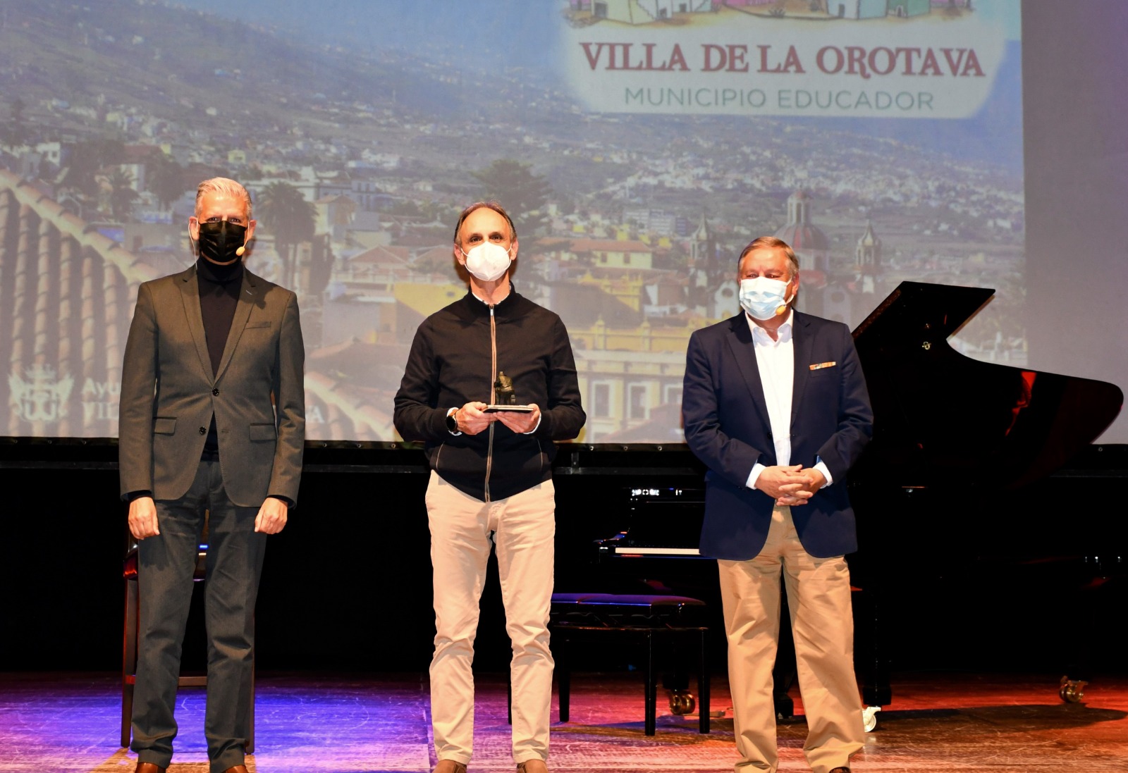 Homenaje a los maestros jubilados de La Orotava (Tenerife) / CanariasNoticias.es