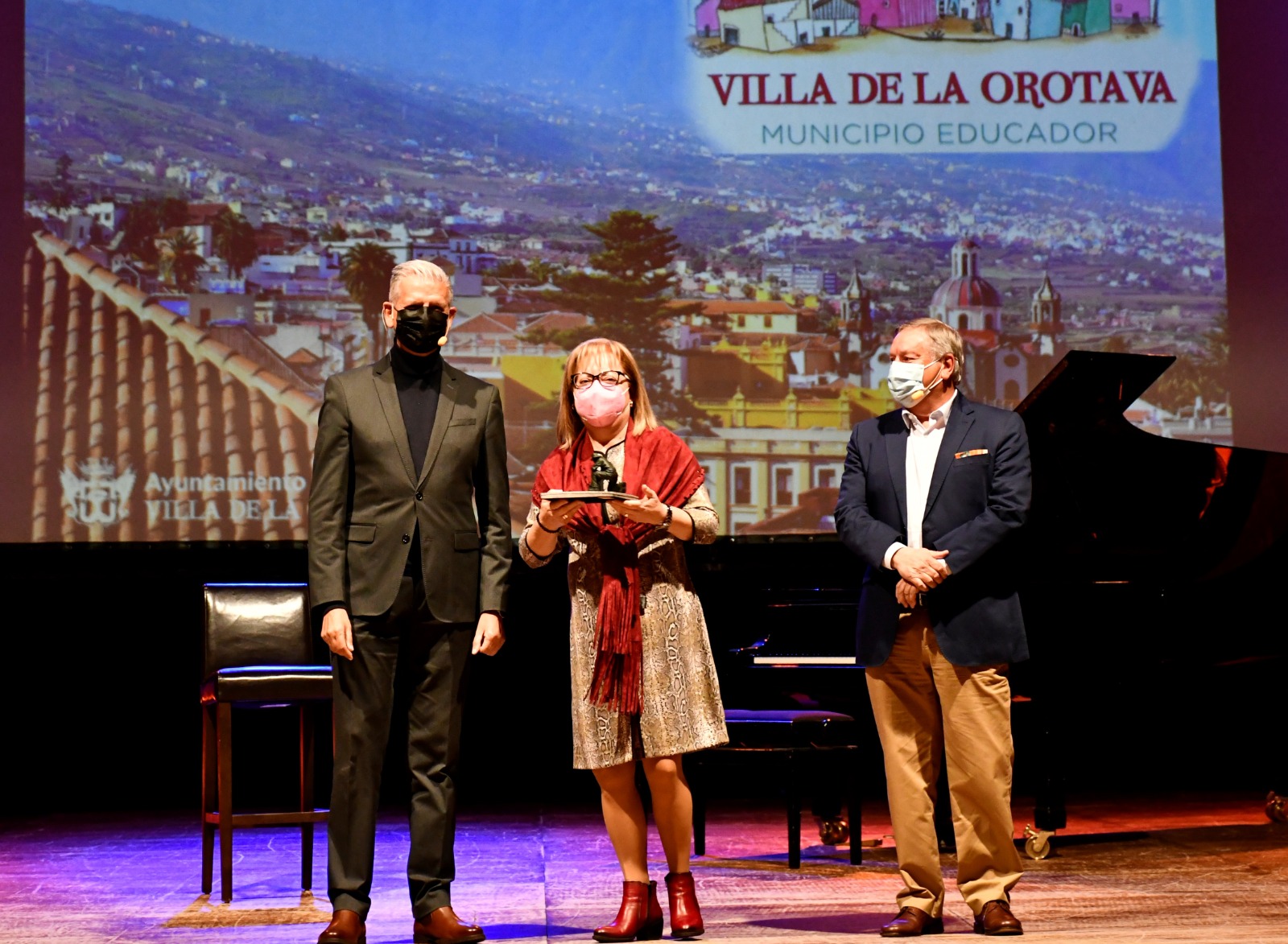 Homenaje a los maestros jubilados de La Orotava (Tenerife) / CanariasNoticias.es