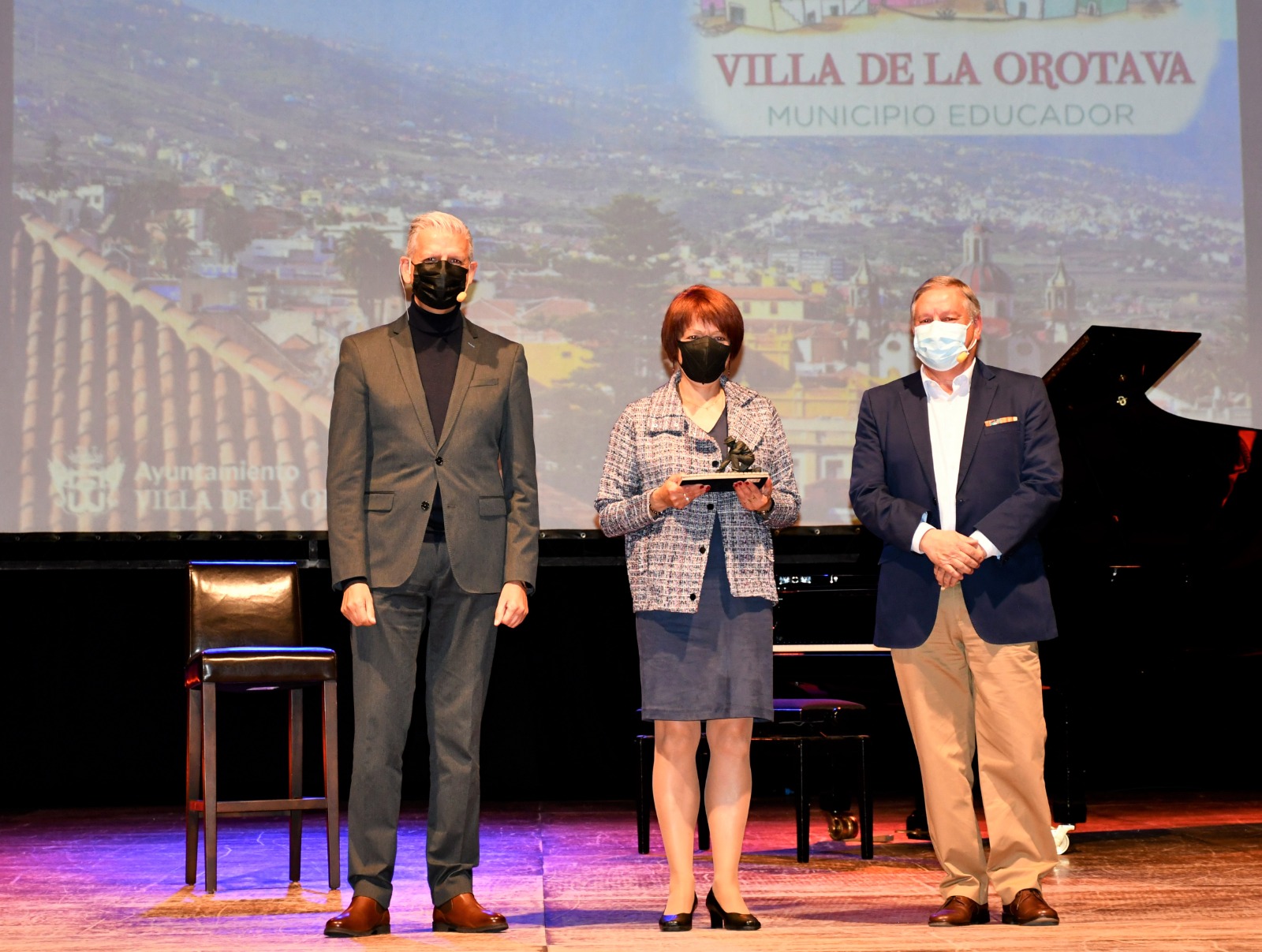 Homenaje a los maestros jubilados de La Orotava (Tenerife) / CanariasNoticias.es