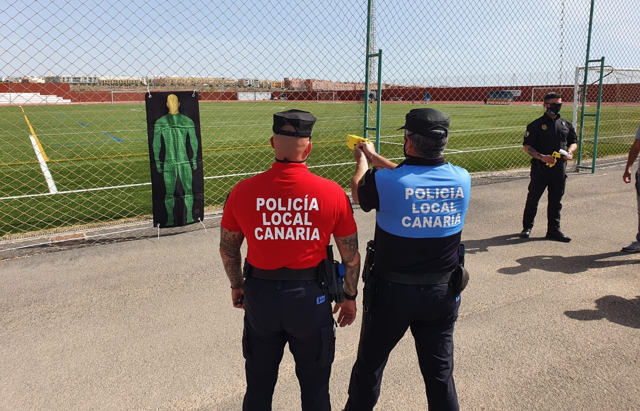 La Policía Local de Puerto del Rosario se forma en el uso y manejo de pistolas Taser / CanariasNoticias.es