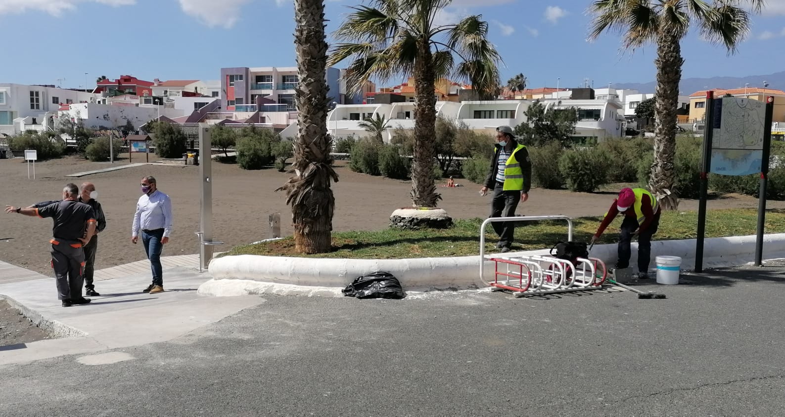 Trabajos de mantenimiento en la playa de La Garita en Telde (Gran Canaria) / CanariasNoticias.es