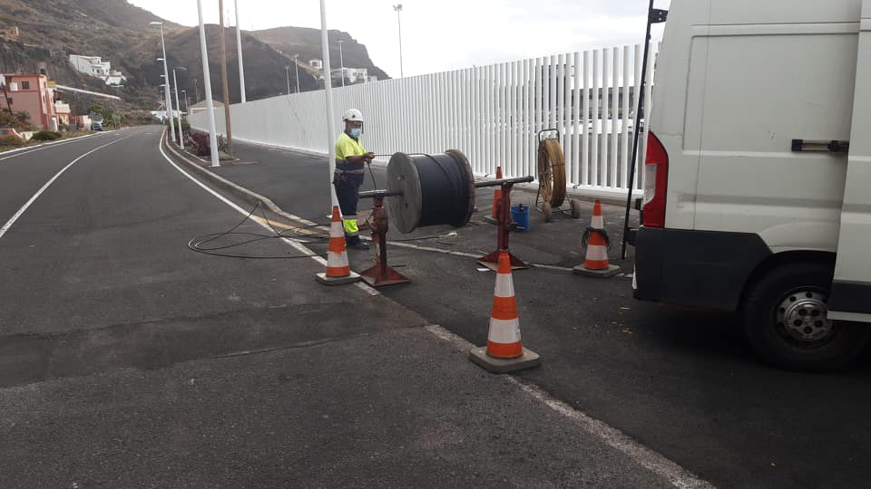 Obras de instalación de la fibra óptica en el Puerto de La Estaca y Timijiraque (El Hierro) / CanariasNoticias.es