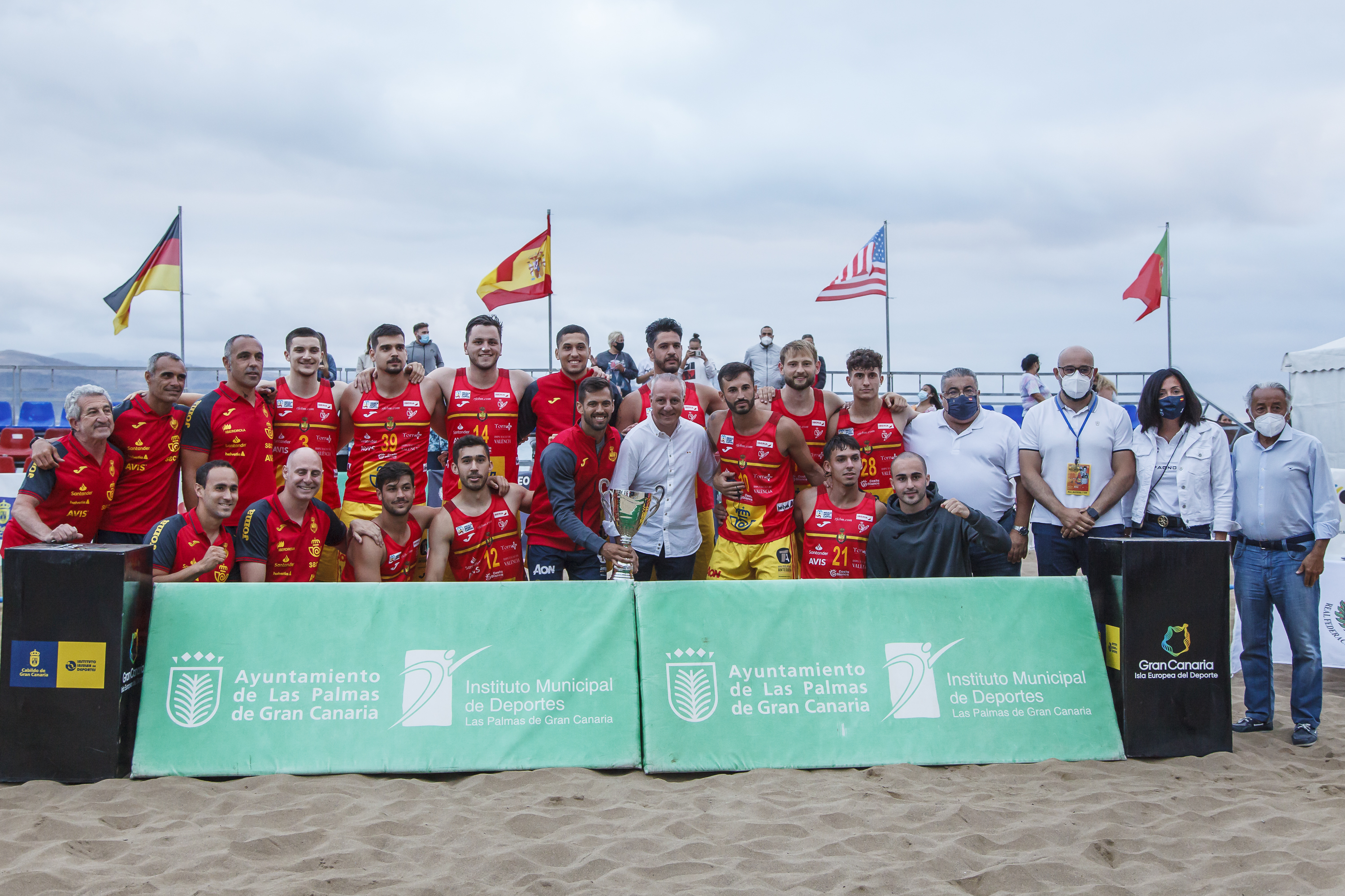 La selección española masculina de balonmano en la playa de Las Canteras / CanariasNoticias.es