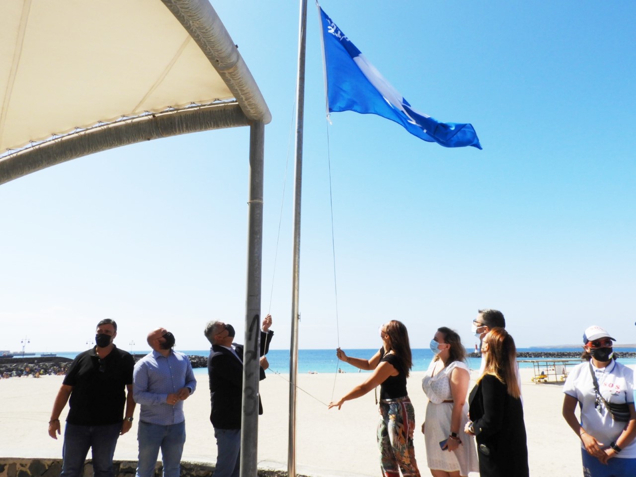 Las banderas azules ondean ya en tres playas de Puerto del Rosario (Fuerteventura) / CanariasNoticias.es