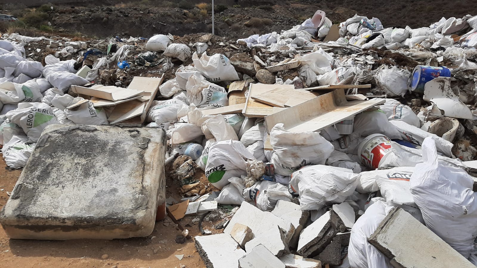 Escombrera de vertidos ilegales en El Lasso en Las Palmas de Gran Canaria 