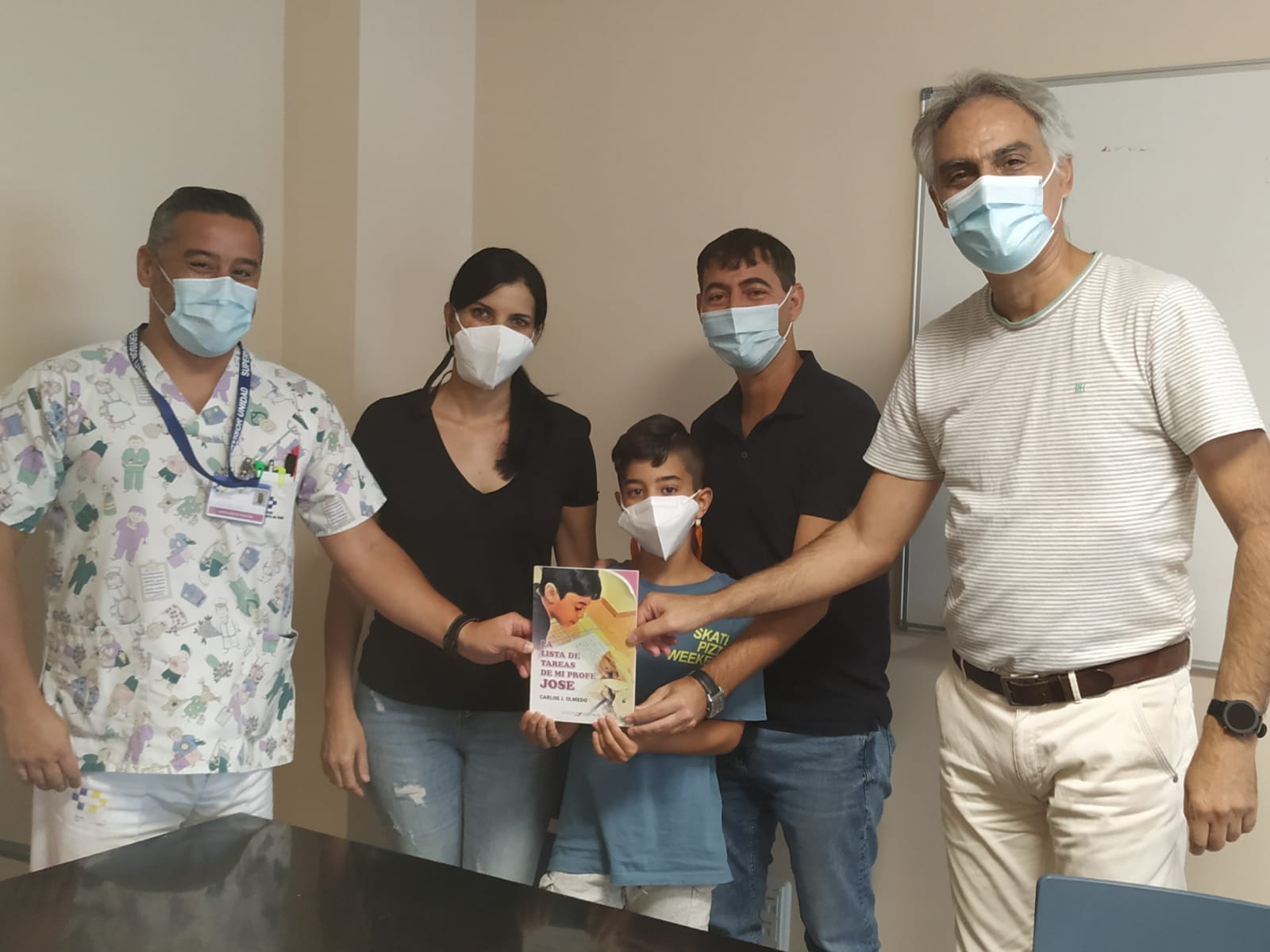 Donación de libros al Hospital General de Fuerteventura / CanariasNoticias.es 