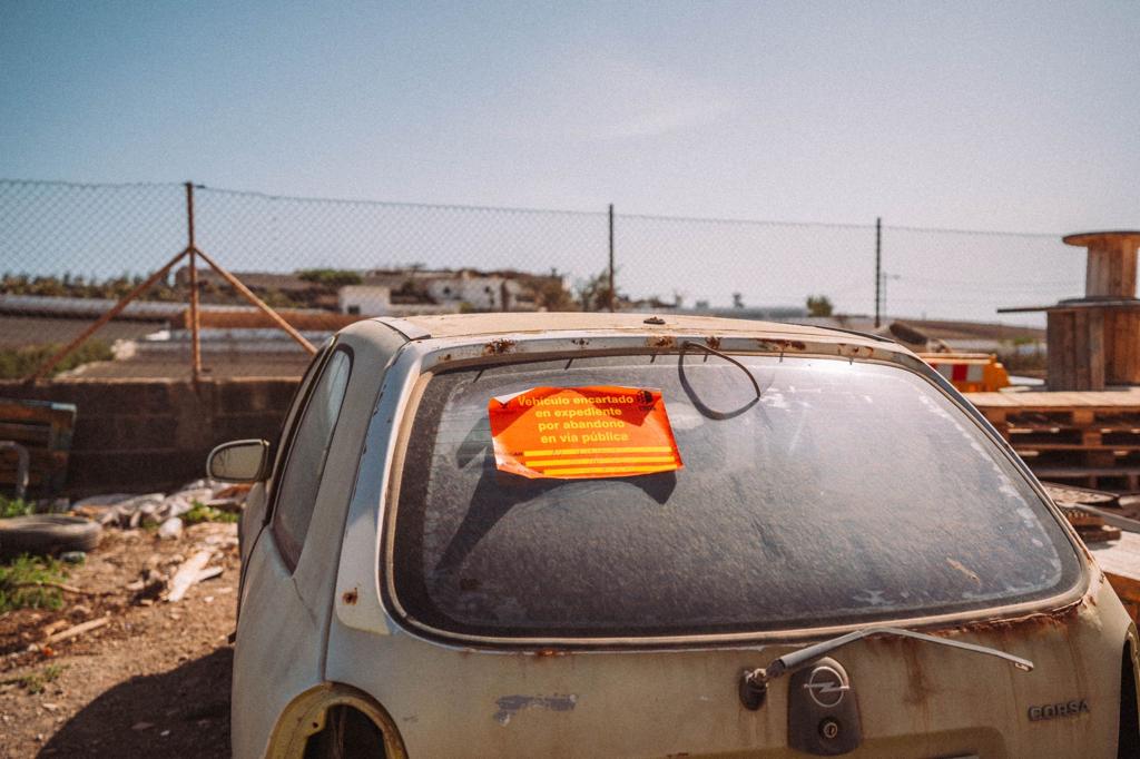 Vehículo abandonado en Arrecife (Lanzarote) / CanariasNoticias.es