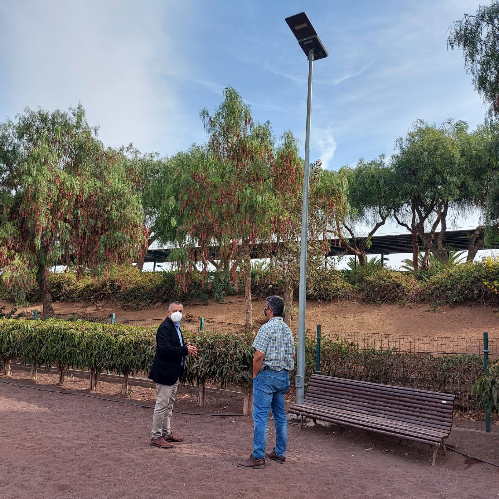 Luminarias 100% solar del parque canino de San Juan en Telde / CanariasNoticias.es