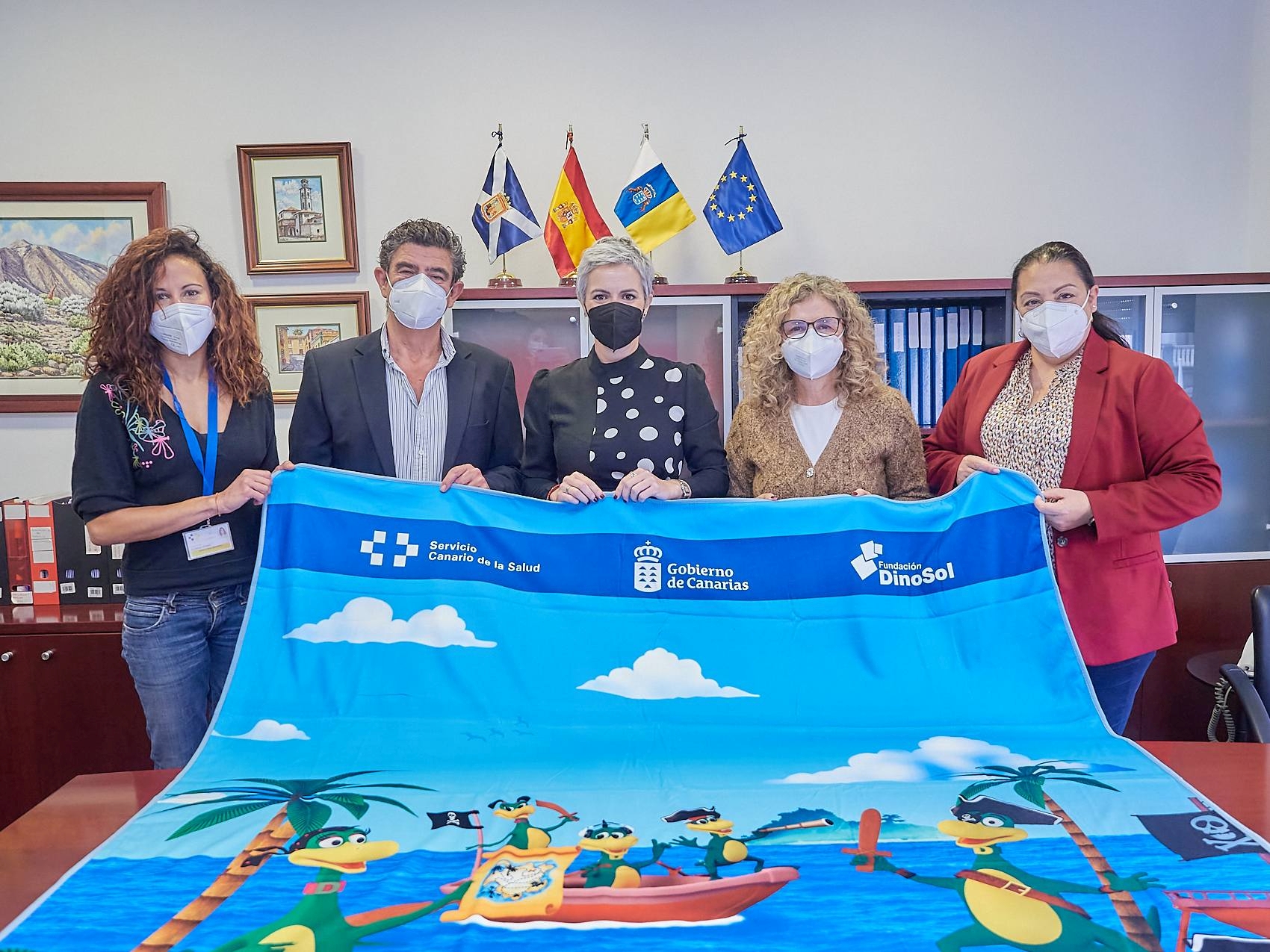 Fundación DinoSol dona mantas infantiles para los hospitales públicos de Canarias