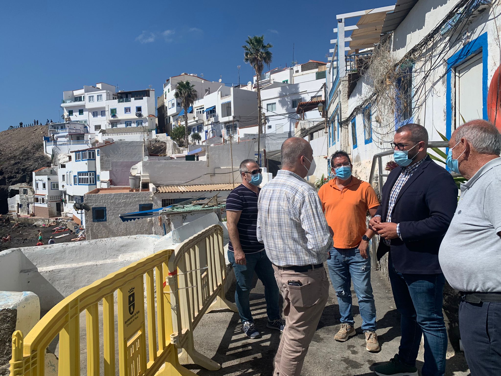 Jonay López visita las obras de mantenimiento de la playa de Tufia / CanariasNoticias.es