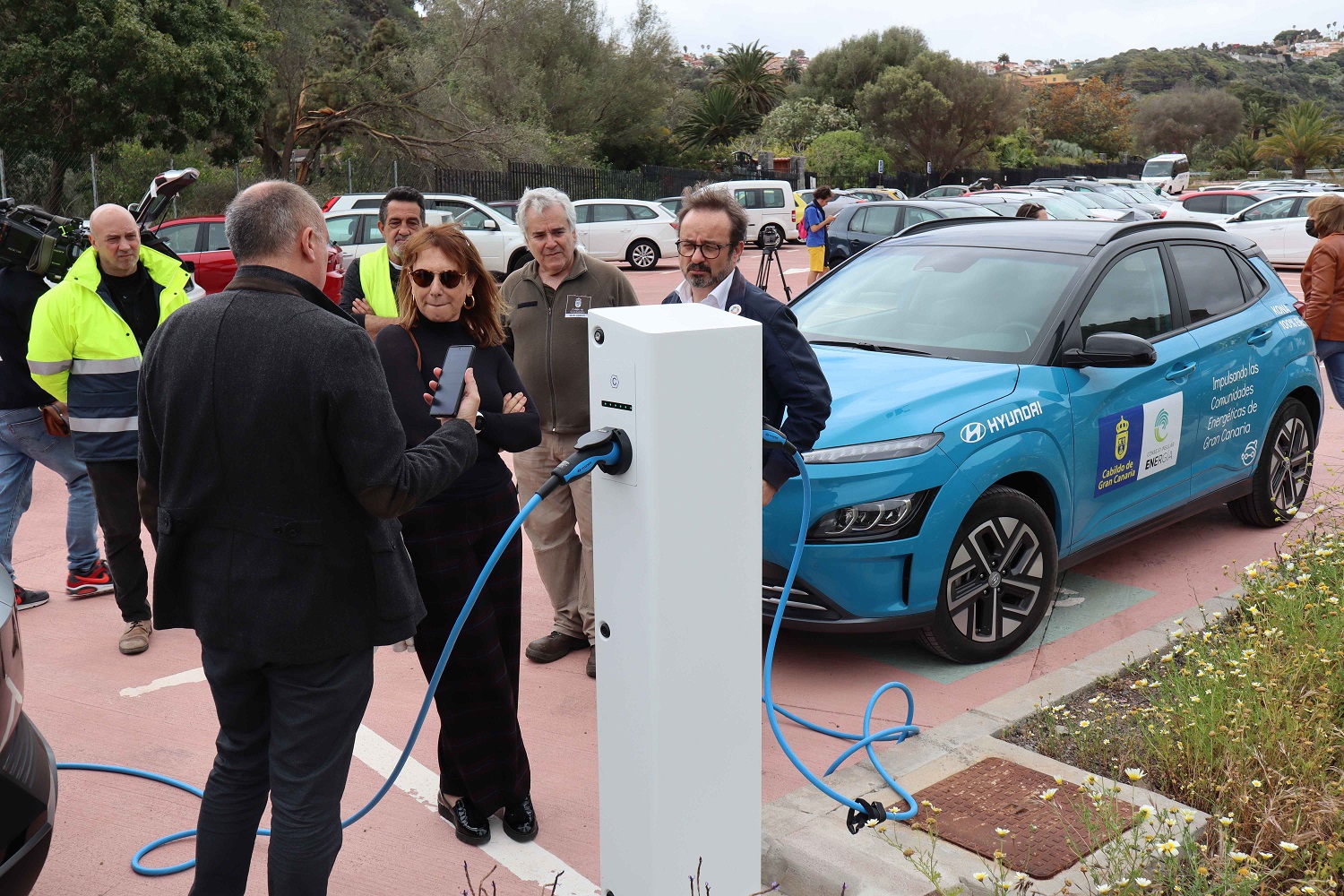 Punto de recarga de vehículos eléctricos en el Jardín Canario (Gran Canaria) / CanariasNoticias.es
