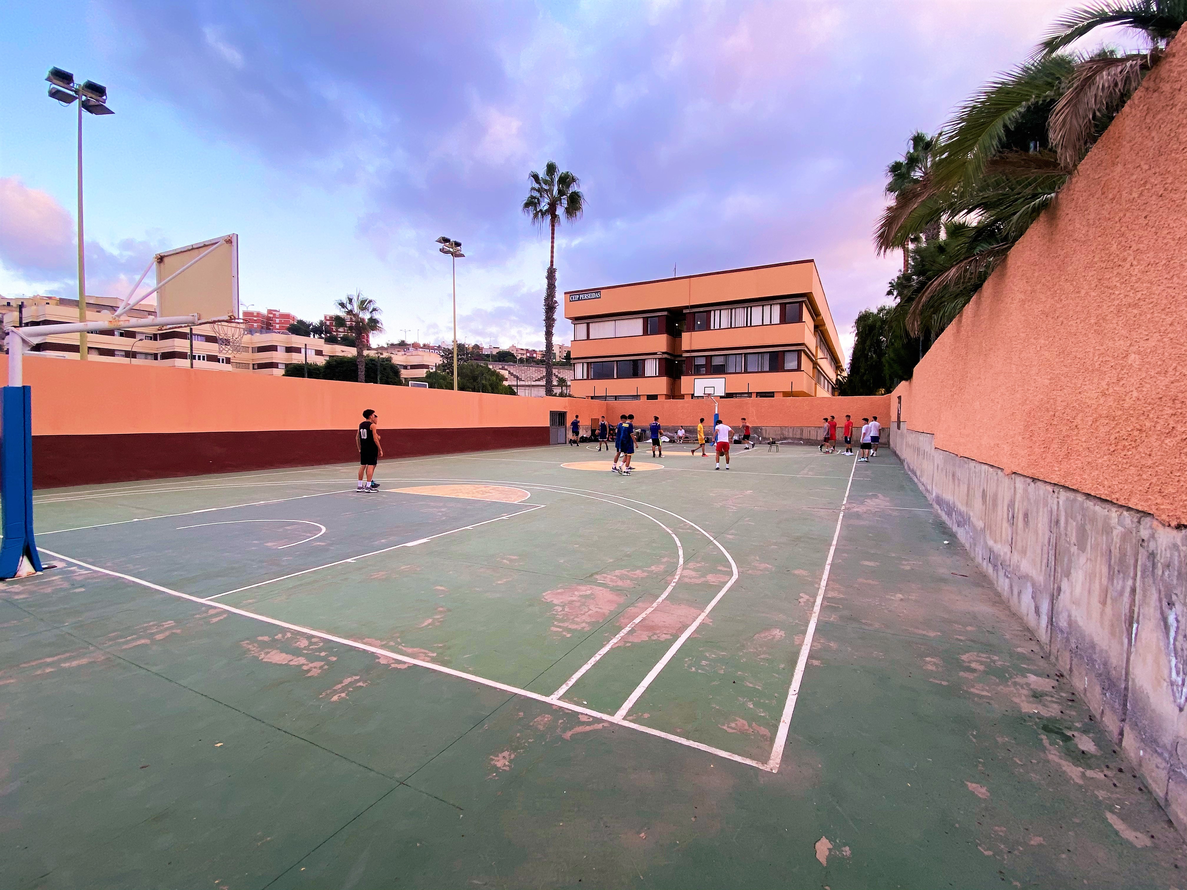 Pistas de baloncesto del colegio Perseidas en La Paterna / CanariasNoticias.es