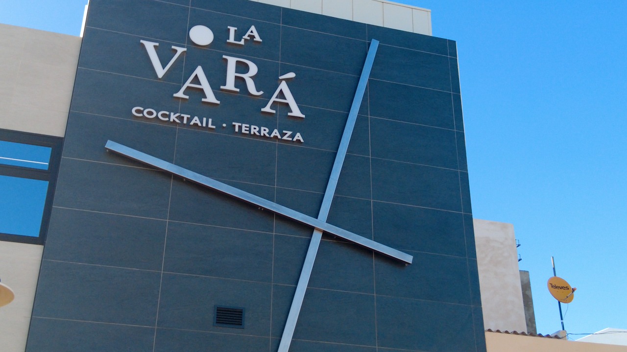 "La Vará Cocktail Terraza" en Playa de Arinaga / CanariasNoticias.es