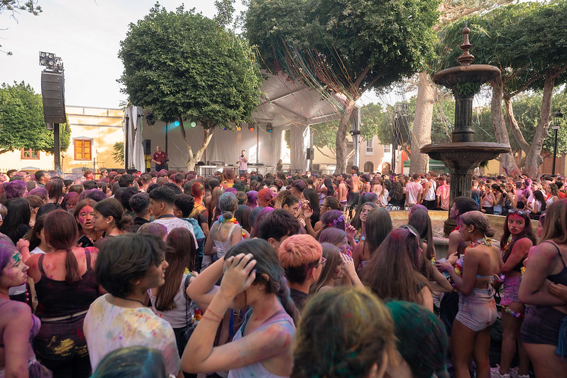 Fiesta de polvos holi en Gáldar / CanariasNoticias.es 
