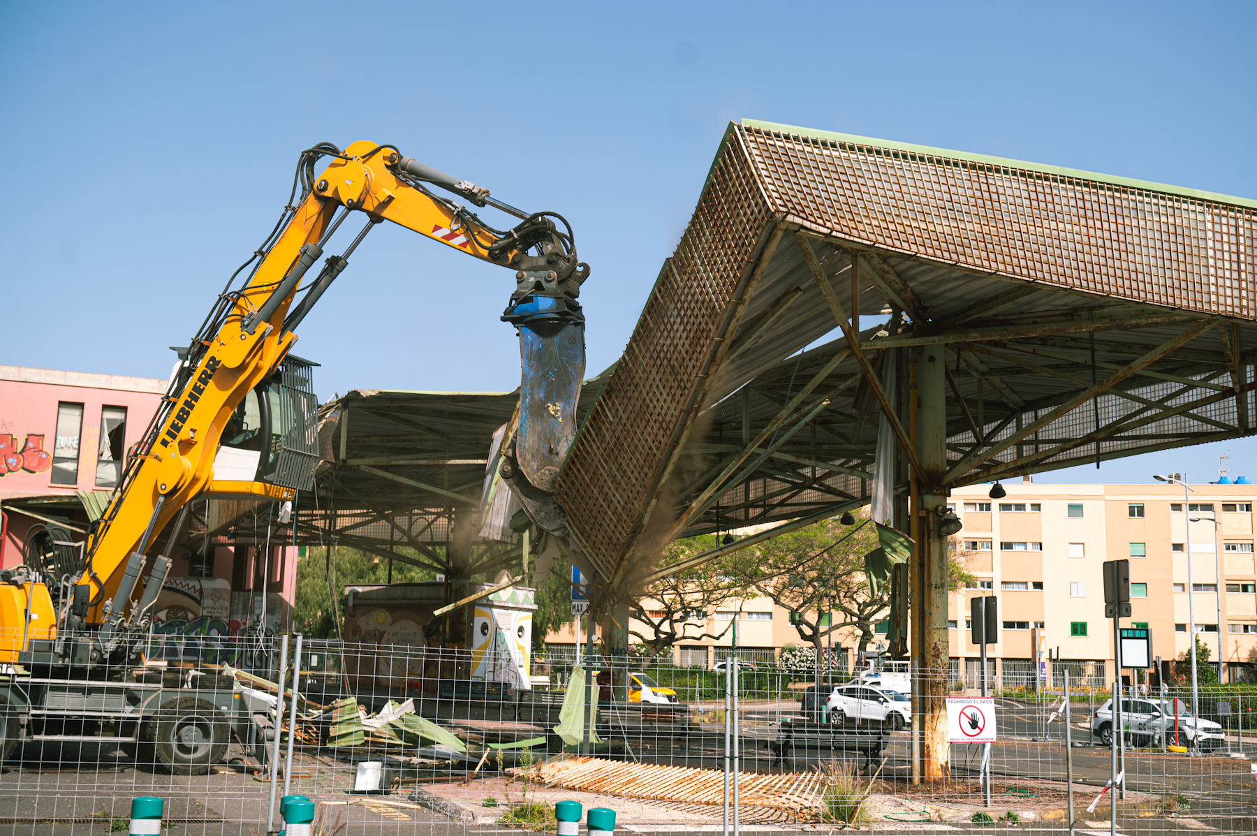 Demolición cubierta de la antigua estación de guaguas / CanariasNoticias.es 