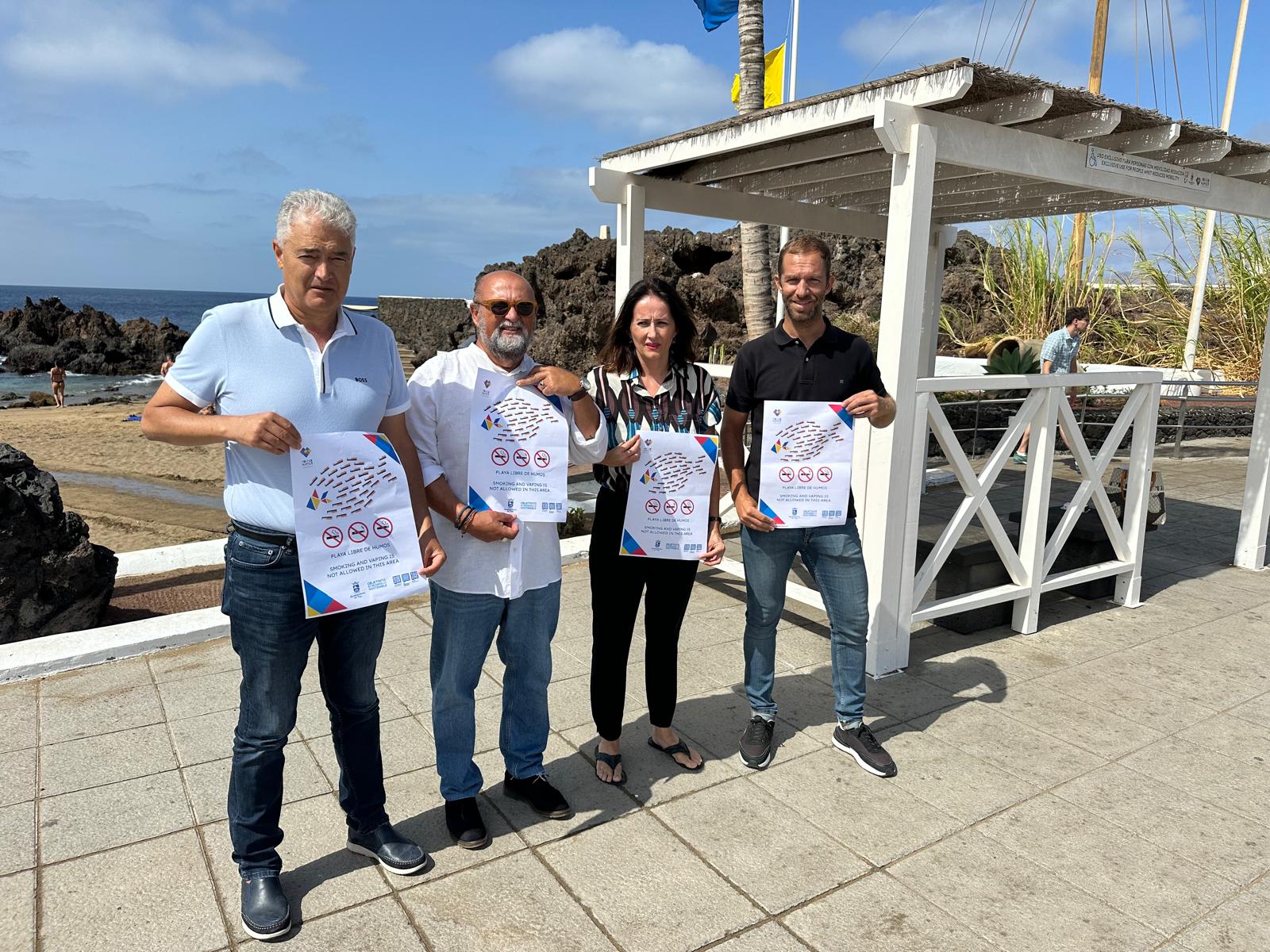 Playa Chica y la cala de Enmedio, espacios libres de humo