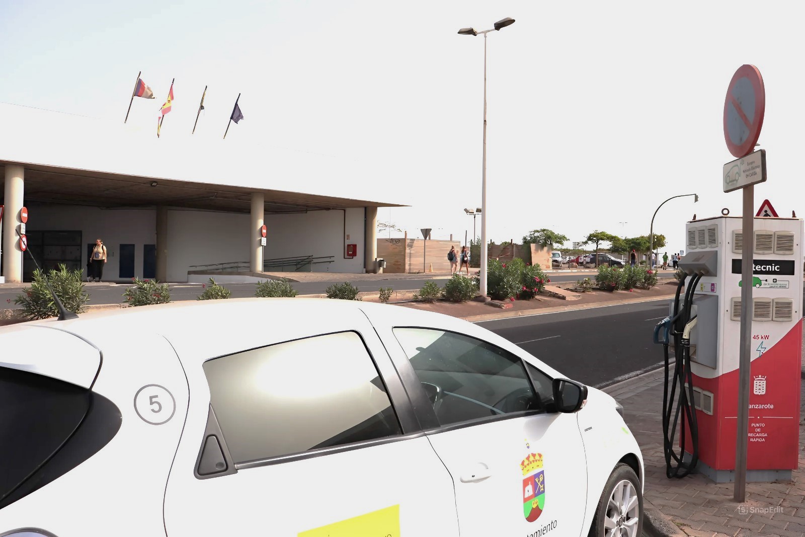 Punto de recarga de vehículos eléctricos en Playa Blanca / CanariasNoticias.es