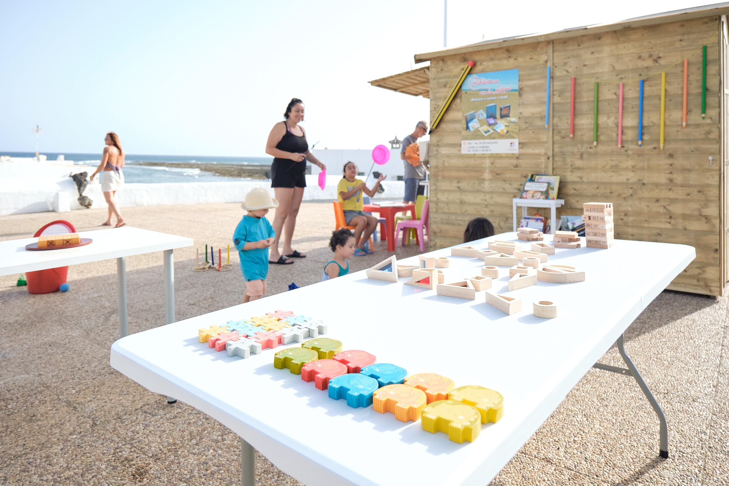 Biblioteca en la playa / CanariasNoticias.es 