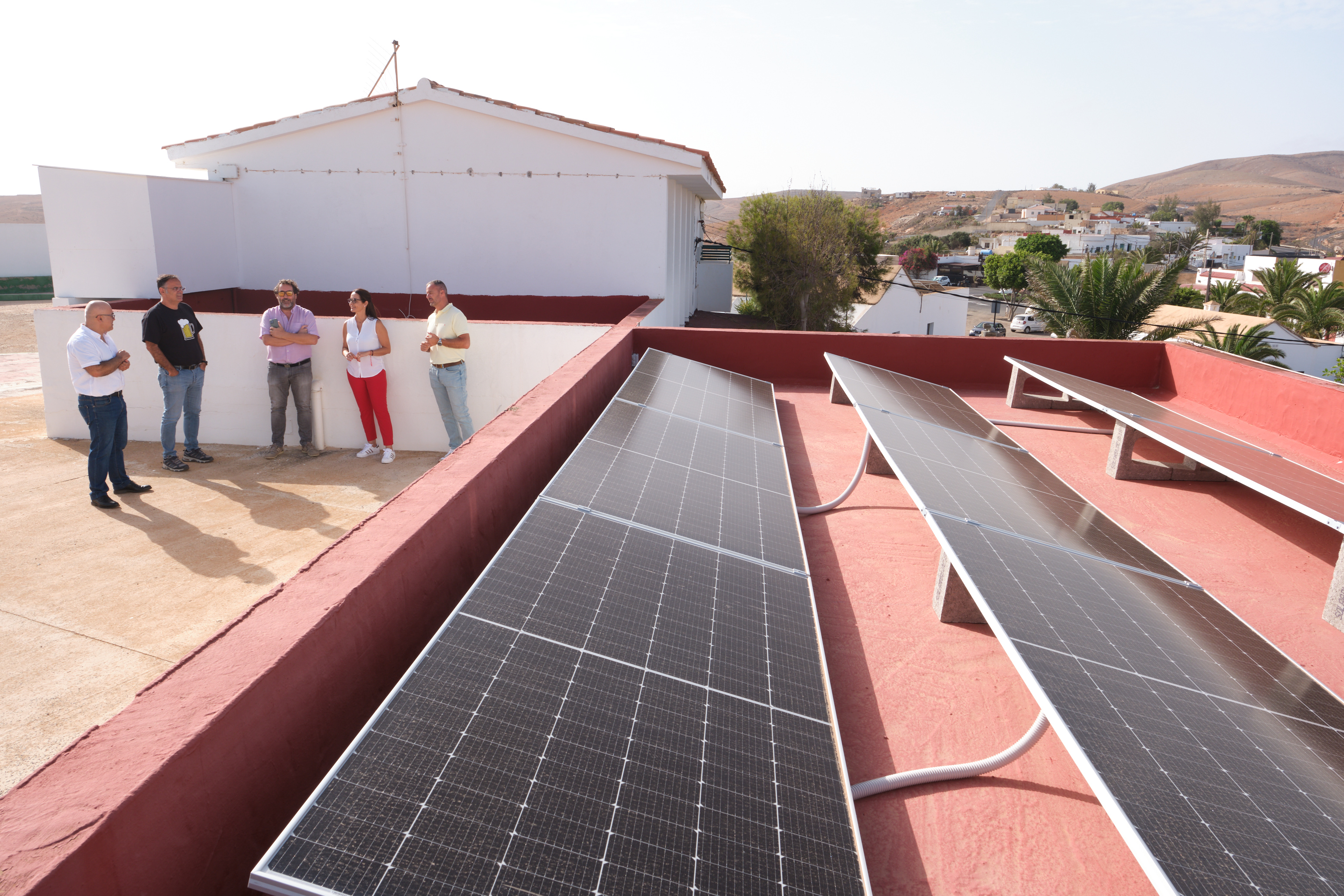 Placas solares en centro educativo de Betancuria / CanariasNoticias.es 