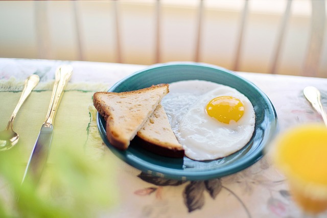 Desayuno con huevo frito